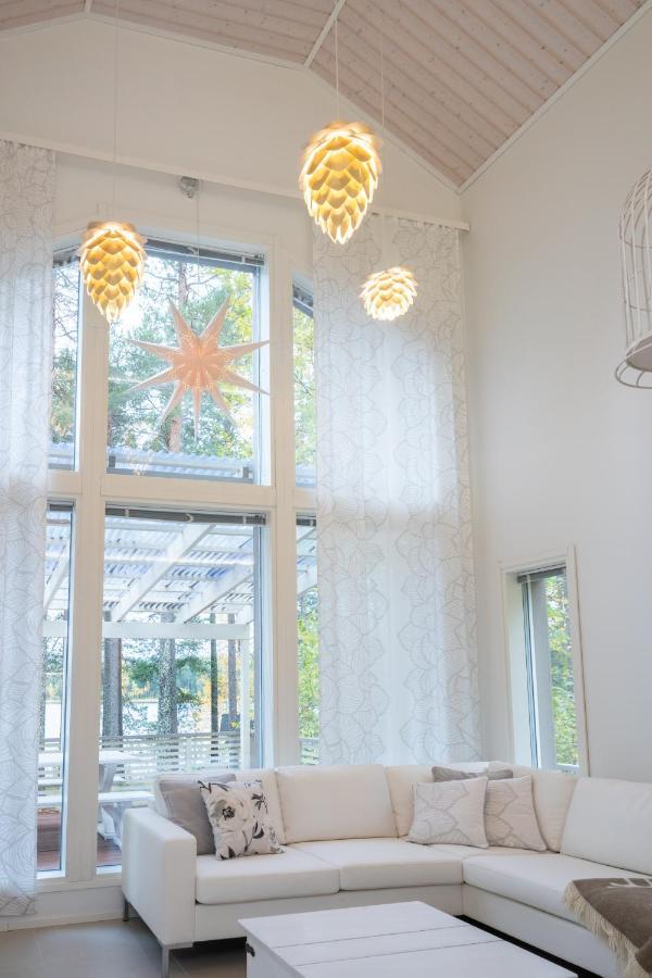Luxurious Villa Kinos With Jacuzzi ロヴァニエミ エクステリア 写真