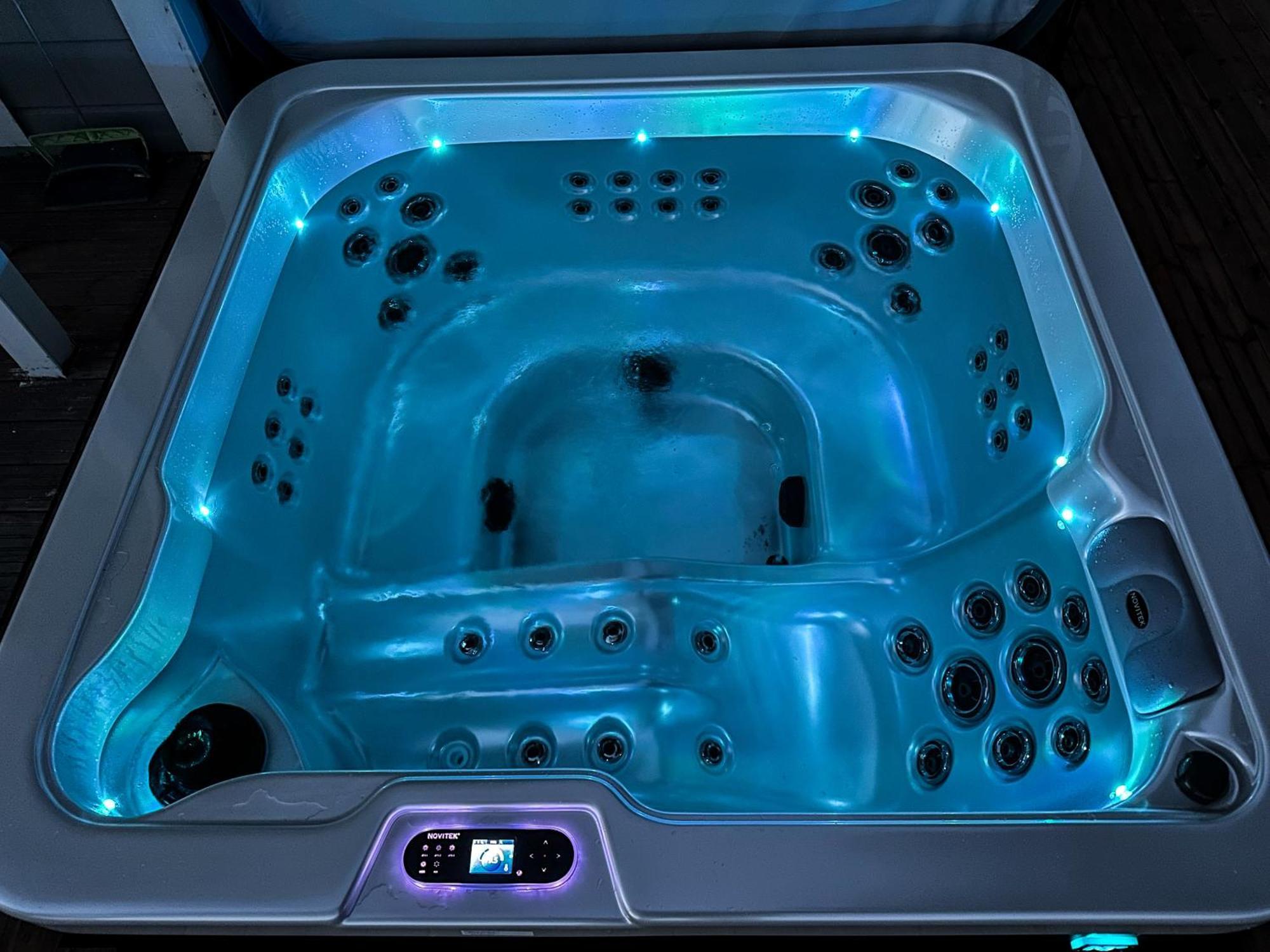 Luxurious Villa Kinos With Jacuzzi ロヴァニエミ エクステリア 写真